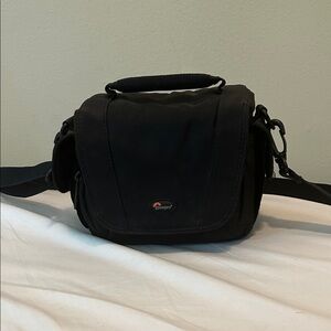 Lowepro Edit 110 Black Compact Camera Bag - Shoulder Carry